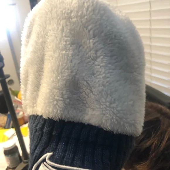 New Era NFL Seattle Seahawks Women’s Promo Beanie Knit Cap Winter Pom Hat Sz One - Picture 10 of 10